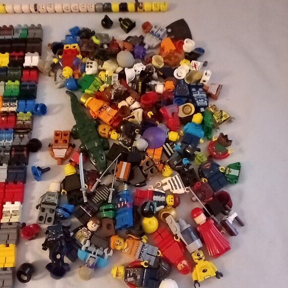 Lego Minifigure Parts Accessories Pieces Bulk Minifigures Mixed Lot WYSIWYG - Picture 3 of 8